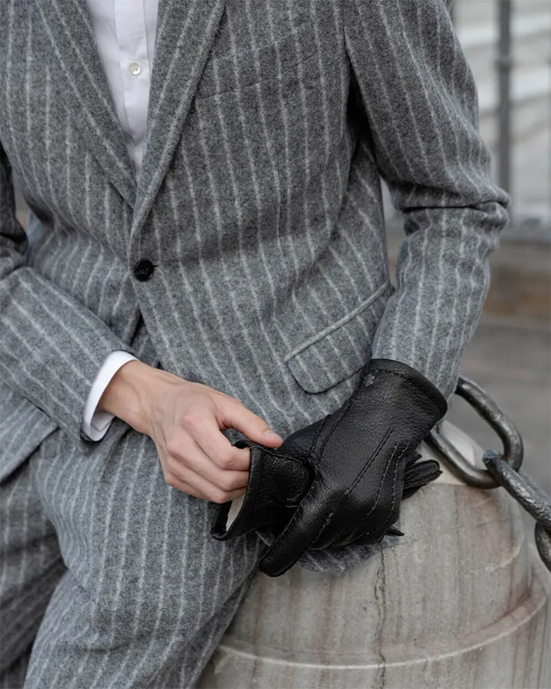 Elegant herrehandske fra RHANDERS, udformet i hånden efter traditionel handskemageri.