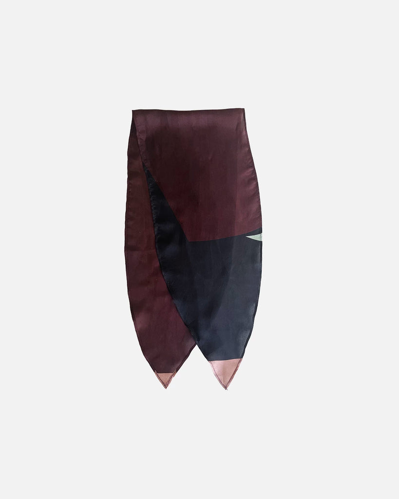 Add a timeless touch to your everyday wardrobe with the Grand Kalmus Small Scarf in upcycled silk.