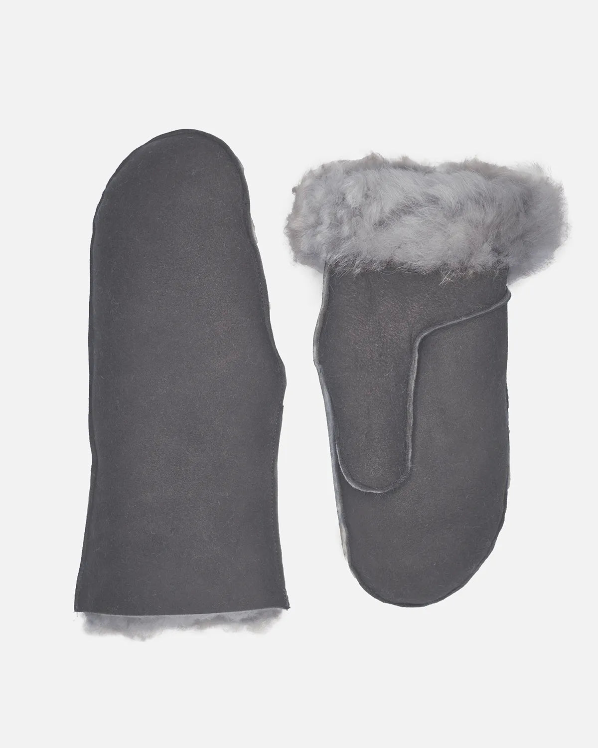 Helena Heart is made from the warm Icelandic shearling in a beautiful grey colour. Adorned with a 14 karat gold-plated Kalmus - from RHANDERS.