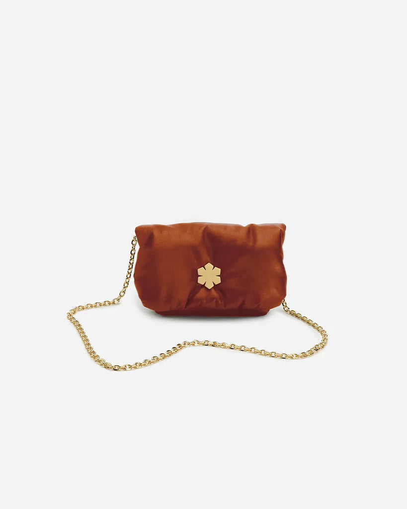 The classic Louisa clutch from RHANDERS with 14 karat gold pleated strap, zipper and kalmus.
