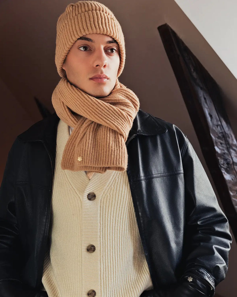 Classic male beanie in wool and camel from RHANDERS