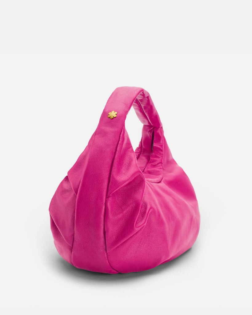 Smuk og elegant taske til kvinder i farven 'Bubble Pink'. Oplev vores udvalg af 'Made in Denmark' tasker fra RHANDERS