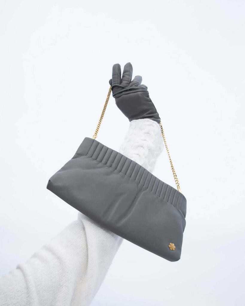 RHANDERS female leather gloves in grey, with wool lining and touch.