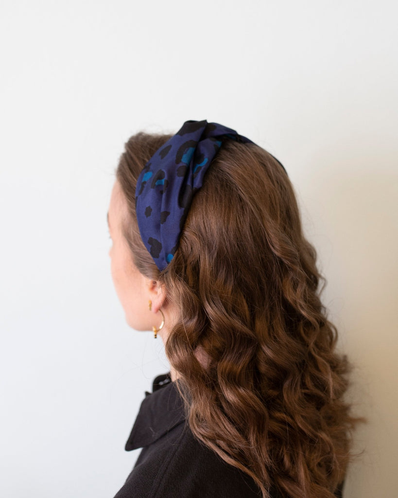 Soft and sustainable silk hair band. Upcycled from leftover material from our Alfi Scarf.