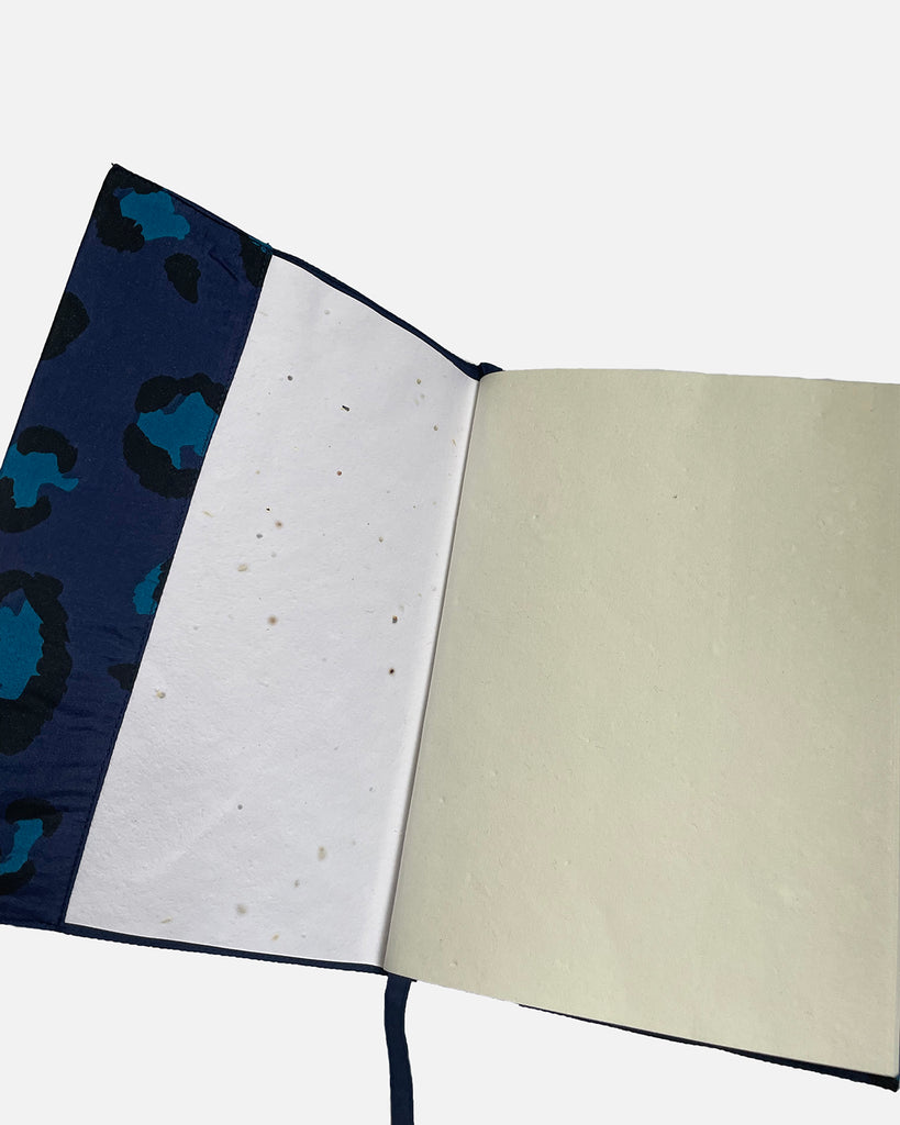 Luksuriøst notesbog omslag med leopard mønster. Lavet i 100% silke.