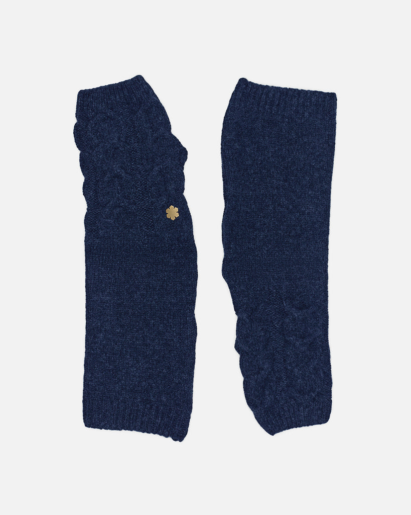Soft and elegant arm warmer in the colour atlantic blue. Made from 100% wool.