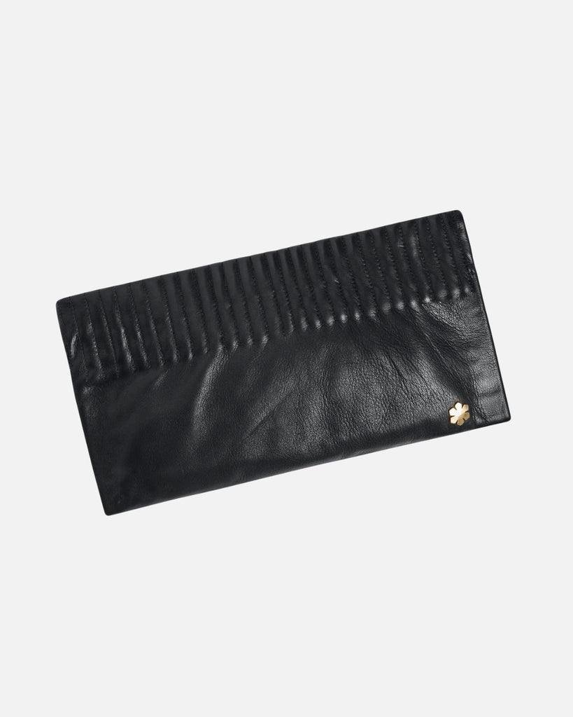 Classic and elegant women's clutch in the colour black. Handcrafted at our atelier in Randers.
