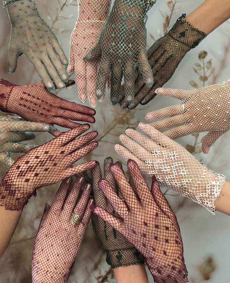 Handmade lace gloves for women, handmade in Denmark from RHANDERS.