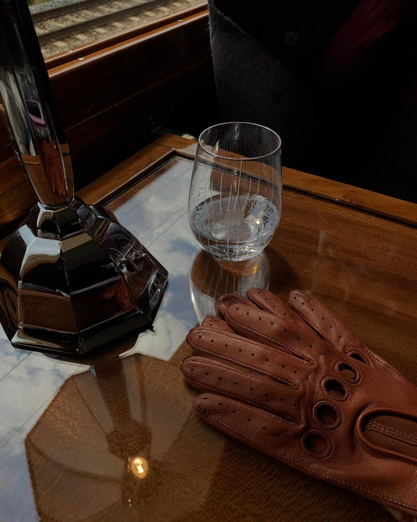 Ultramodern men's driving gloves in cognac lamb leather, RHANDERS.