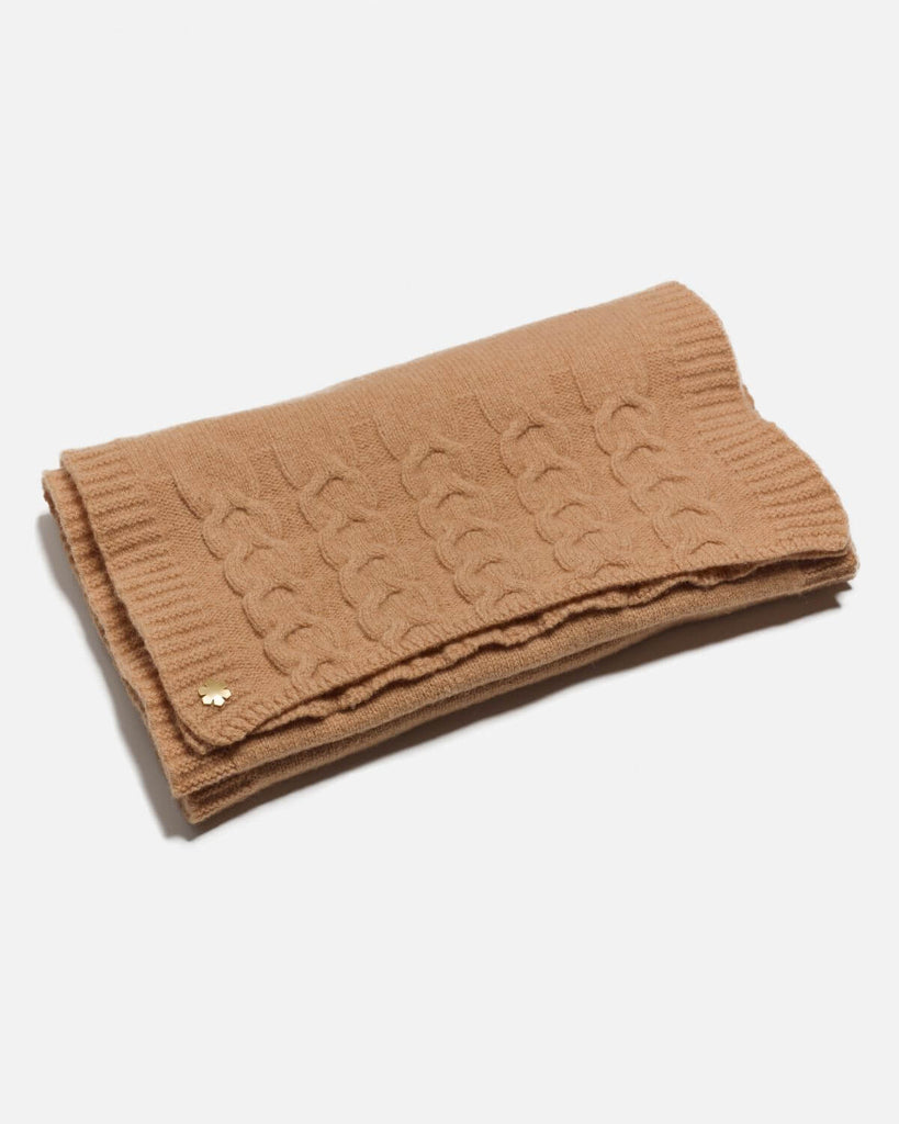 Warm and elegant camel scarf for women. Made from 100% wool.