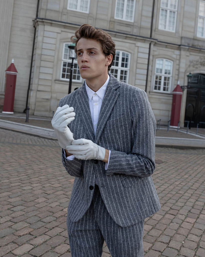 RHANDERS men's leather gloves in white, unlined for the perfect hands-on feel.