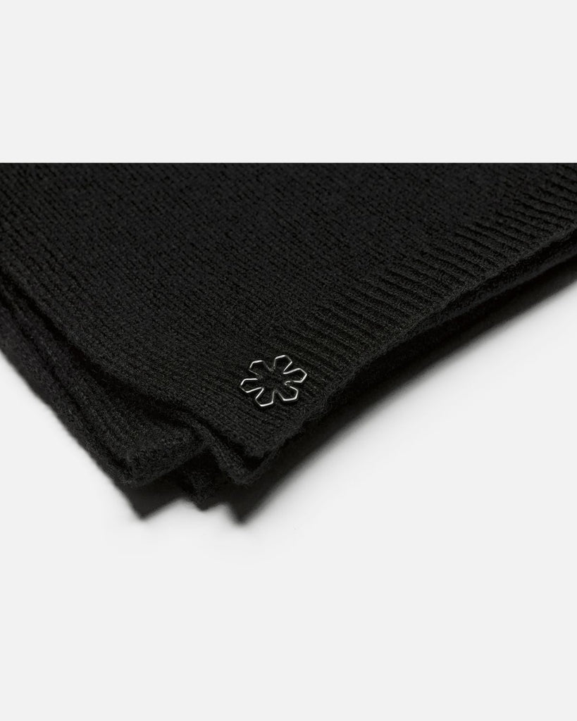 Cashmere women's scarf in the color black. crafted with the finest and most stringent knitting technique - resulting in a soft and refined structure.