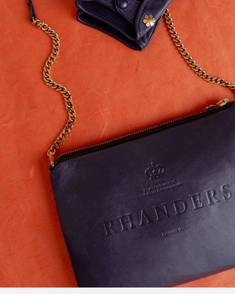 Classic and timeless leather pouch for women in the colour royal metallic.