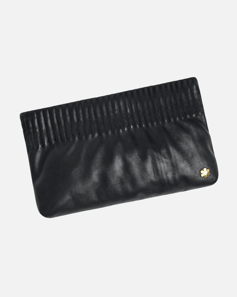 Klassisk og simpel sort lædertaske til kvinder. Designet af den prisbelønnede arkitekt og designer Lars Vejen.