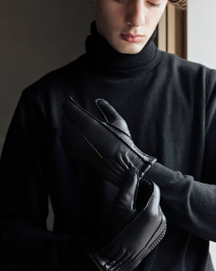 Moderne herre skindhandske i sort med varmt uldfor fra RHANDERS, Randers Handsker.