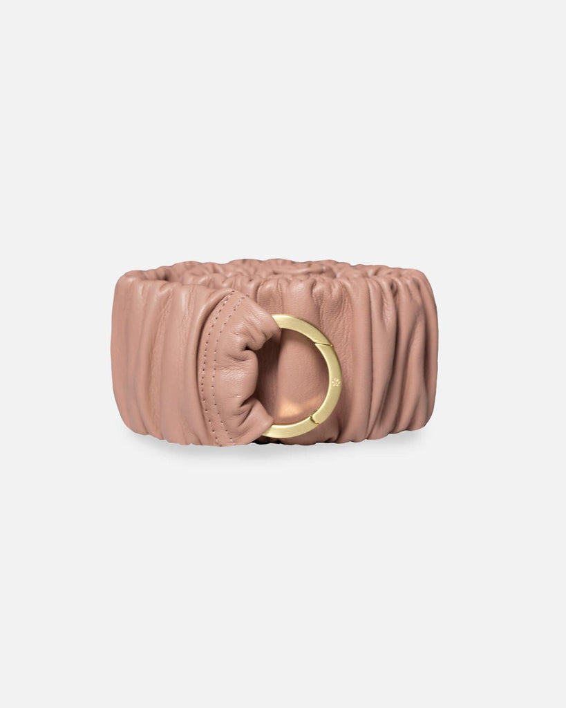 Wide elastic women's belt with gold clasp in the colour rose.