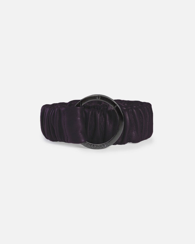 Elastic women's belt in the colour plum. Can be used in jeans, over the waist of a dress or as a strap for your bag.