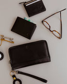 Soft and practical black wallet for men and women made of 100% lamb leather, RHANDERS.