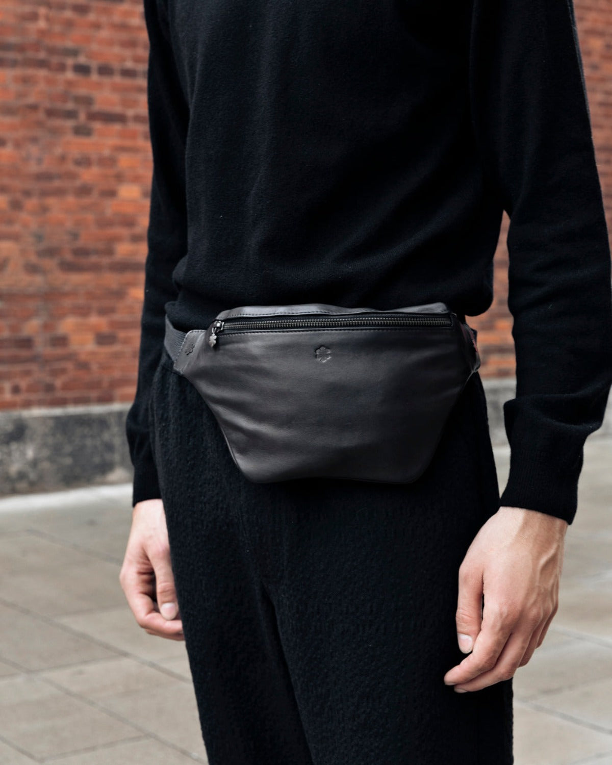 Women's Classic Leather Hip Bag Black
