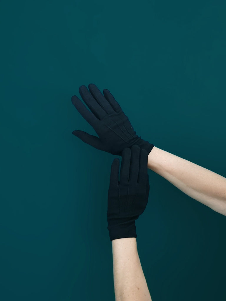 Antibacterial travel female gloves in black from RHANDERS.