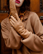 Classic women's leather gloves "Anna" in camel, with wool lining and touch from RHANDERS.